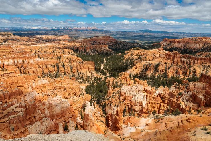 A view of Bryce Canyon, Utah from the rim.